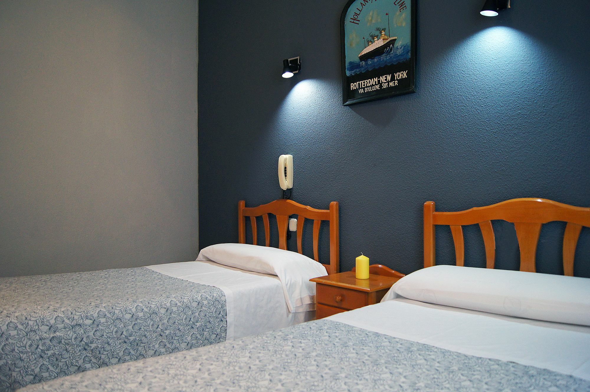 Hostal Fuencarral Kryse Madrid Exterior photo